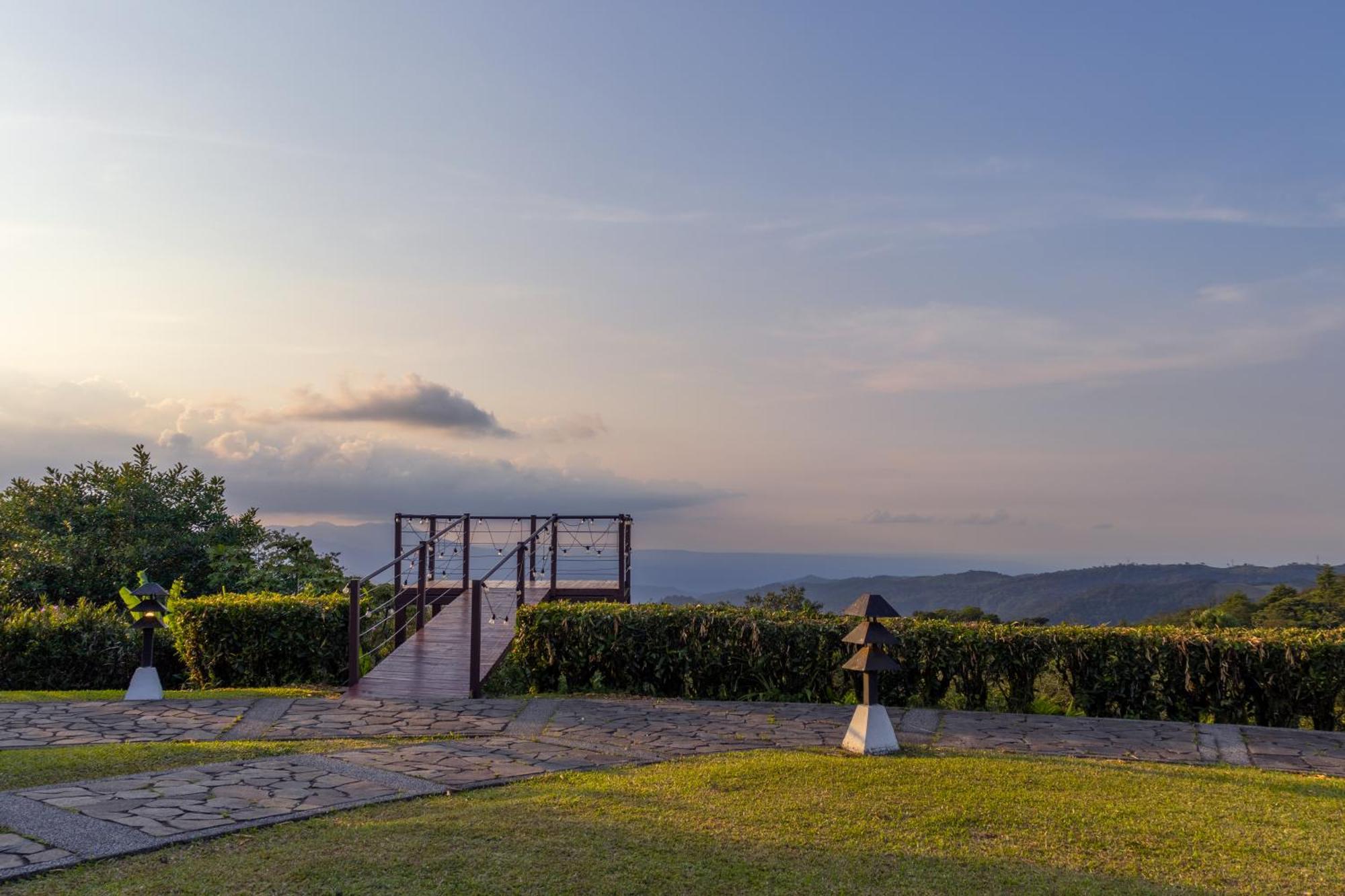 Villa Blanca Cloud Forest Hotel & Retreat San Ramon  Exterior photo